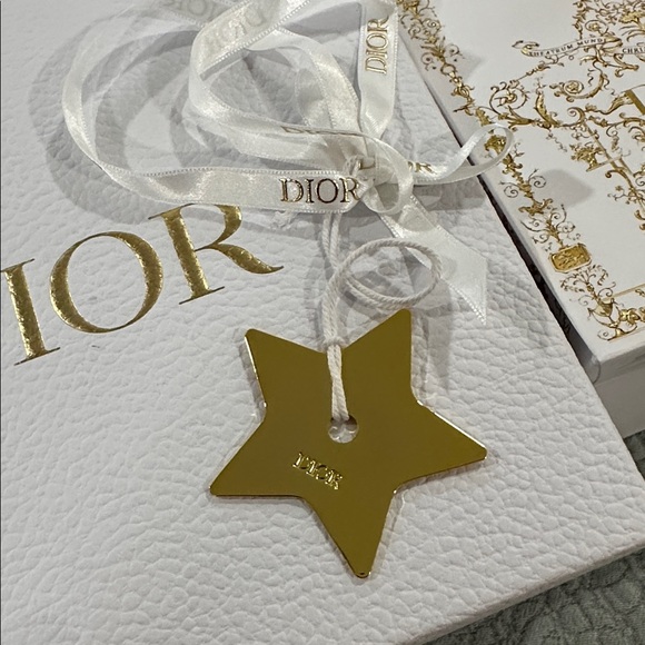 Dior White and Gold Gift Box with Decorative Bag with Star Ornament - Picture 4 of 9